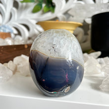Load image into Gallery viewer, Agate Skull 1
